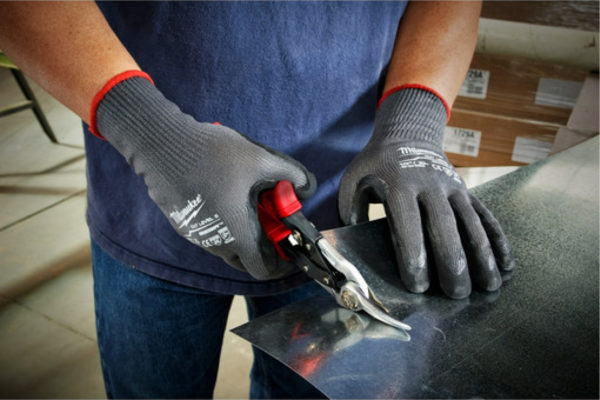 Milwaukee Cut Level 5 Nitrile-Dipped Gloves - Image 2